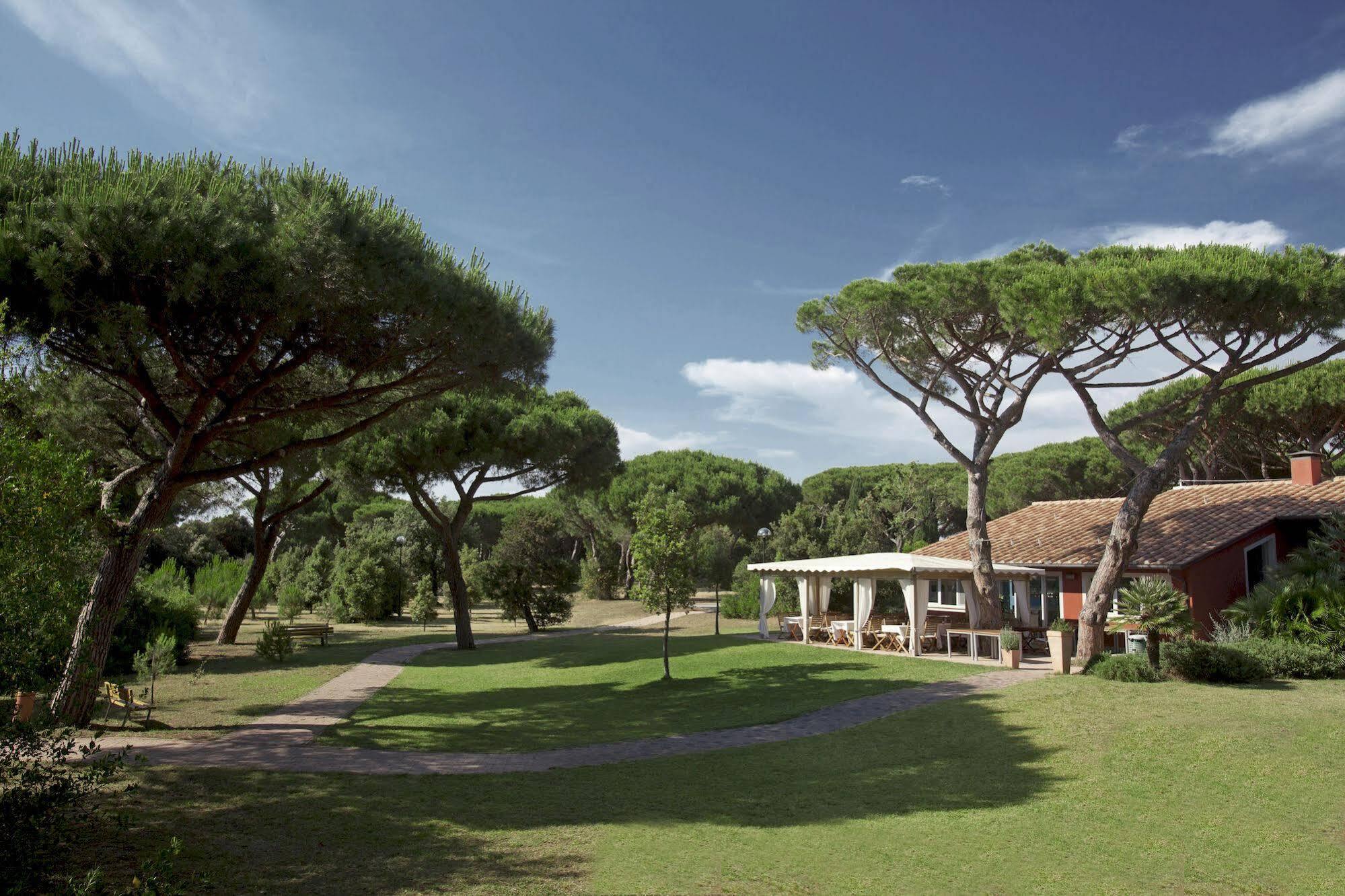 Pineta Aparthotel 3*